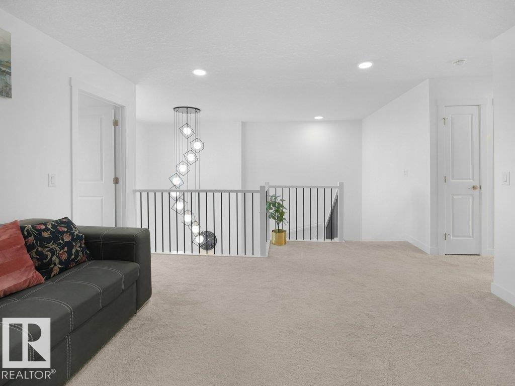 7020 177 AV NW - 25