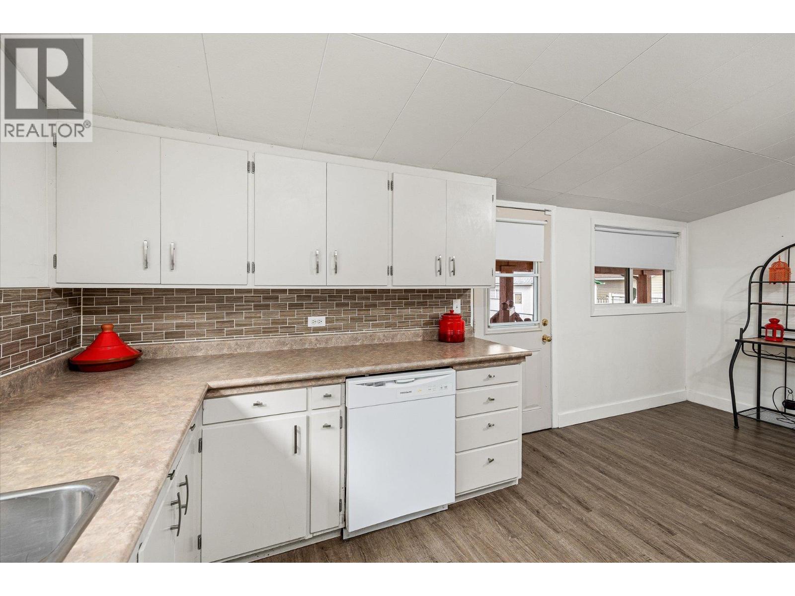  836 Cawston Avenue, Kelowna