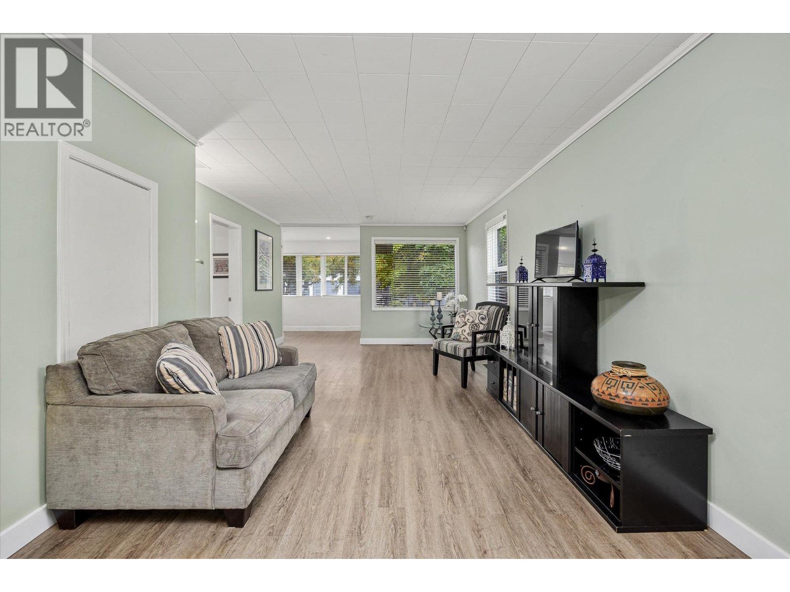  836 Cawston Avenue, Kelowna