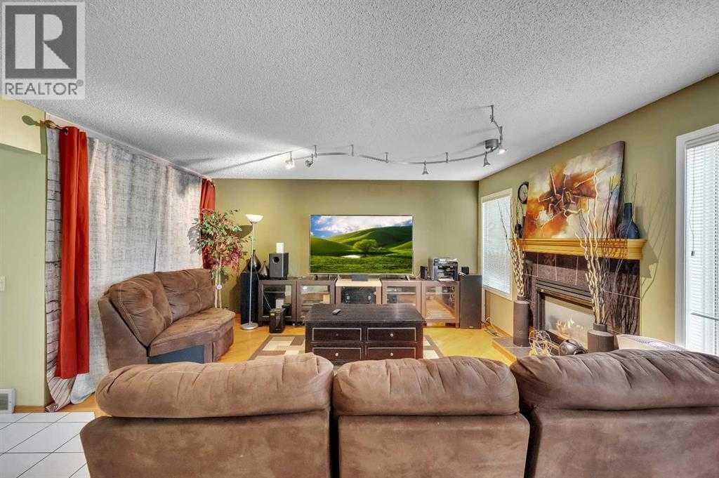 Single Family House for Sale in  Somerset Drive SW Somerset Calgary 