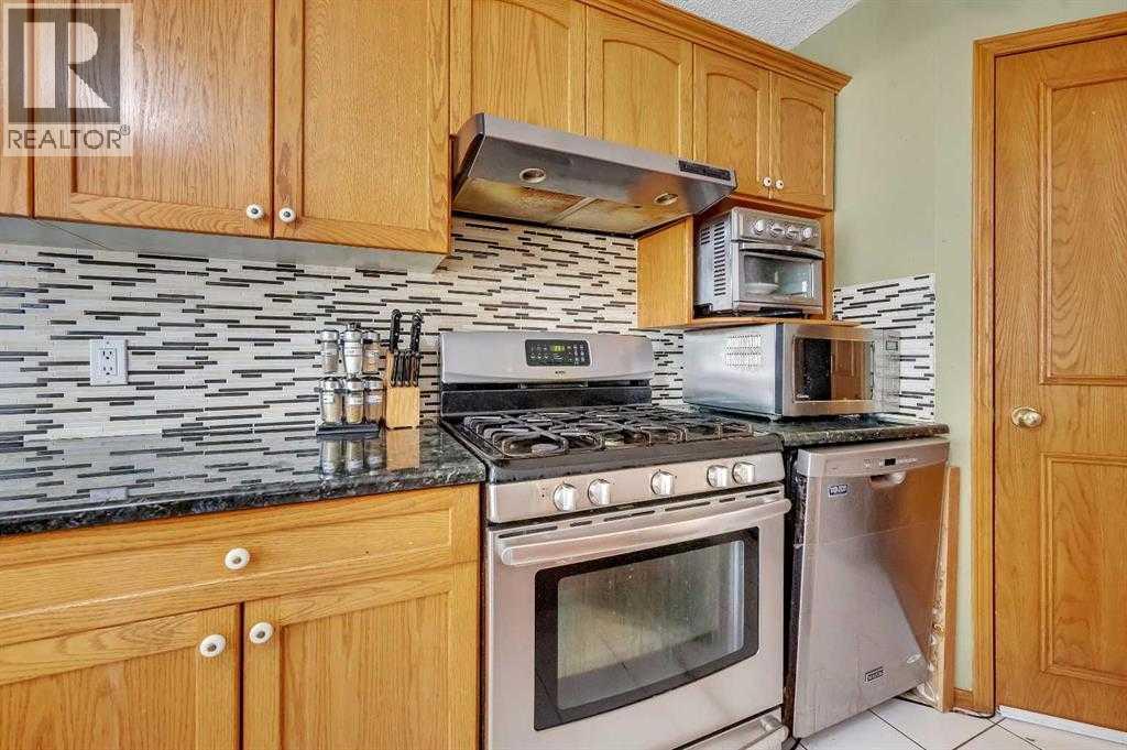 Single Family House for Sale in  Somerset Drive SW Somerset Calgary 