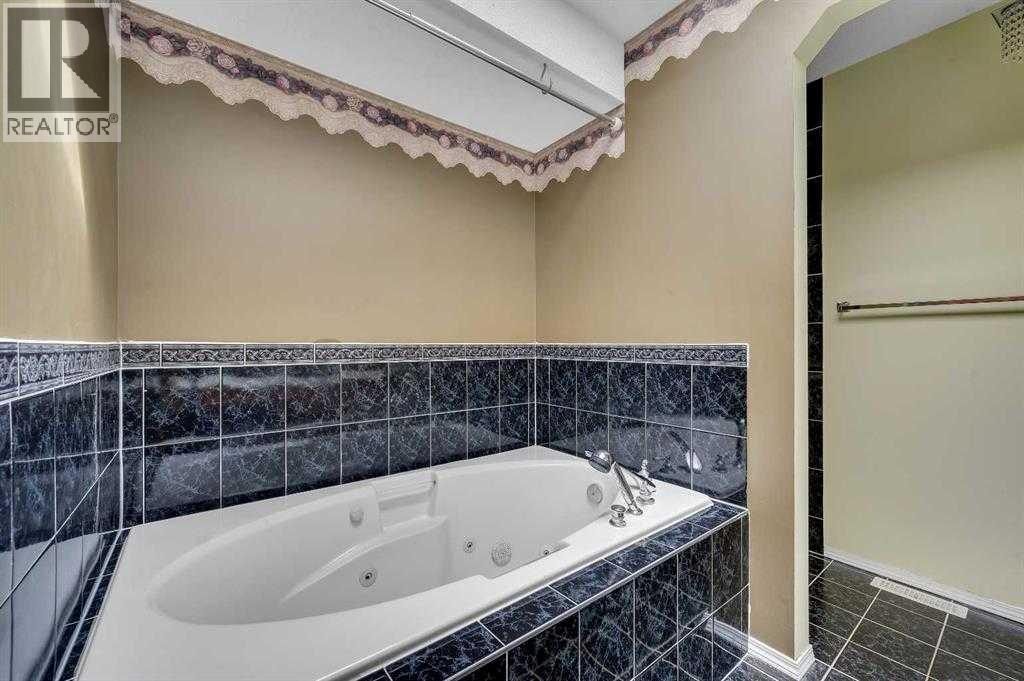 Single Family House for Sale in  Somerset Drive SW Somerset Calgary 