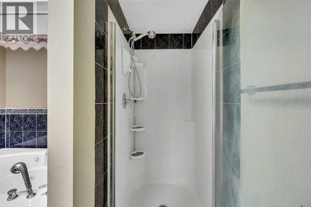 Single Family House for Sale in  Somerset Drive SW Somerset Calgary 