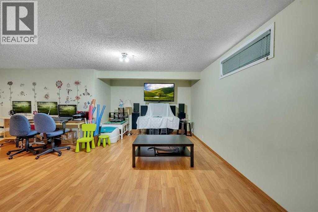 Single Family House for Sale in  Somerset Drive SW Somerset Calgary 