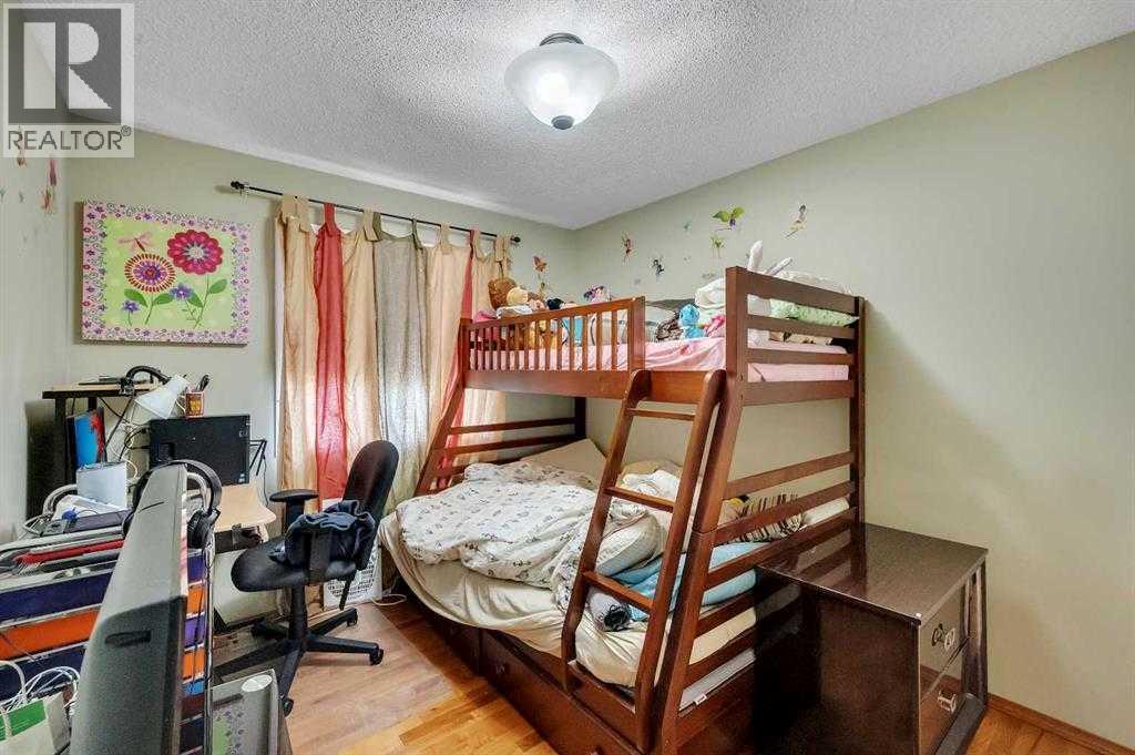 Single Family House for Sale in  Somerset Drive SW Somerset Calgary 