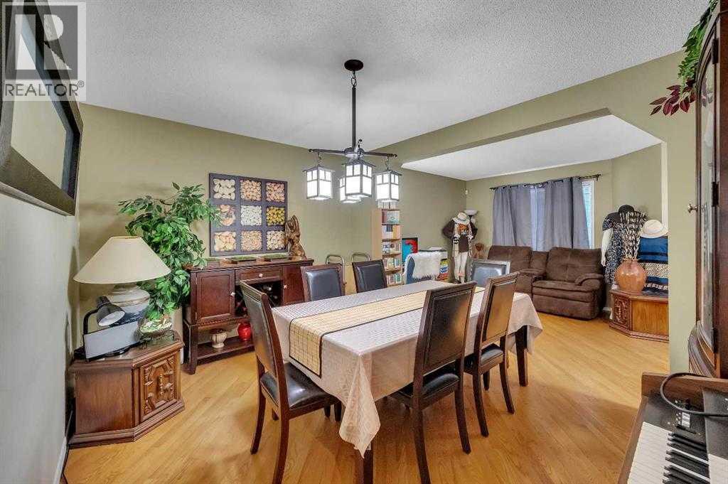 Single Family House for Sale in  Somerset Drive SW Somerset Calgary 