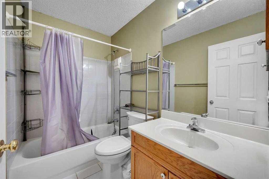 Single Family House for Sale in  Somerset Drive SW Somerset Calgary 