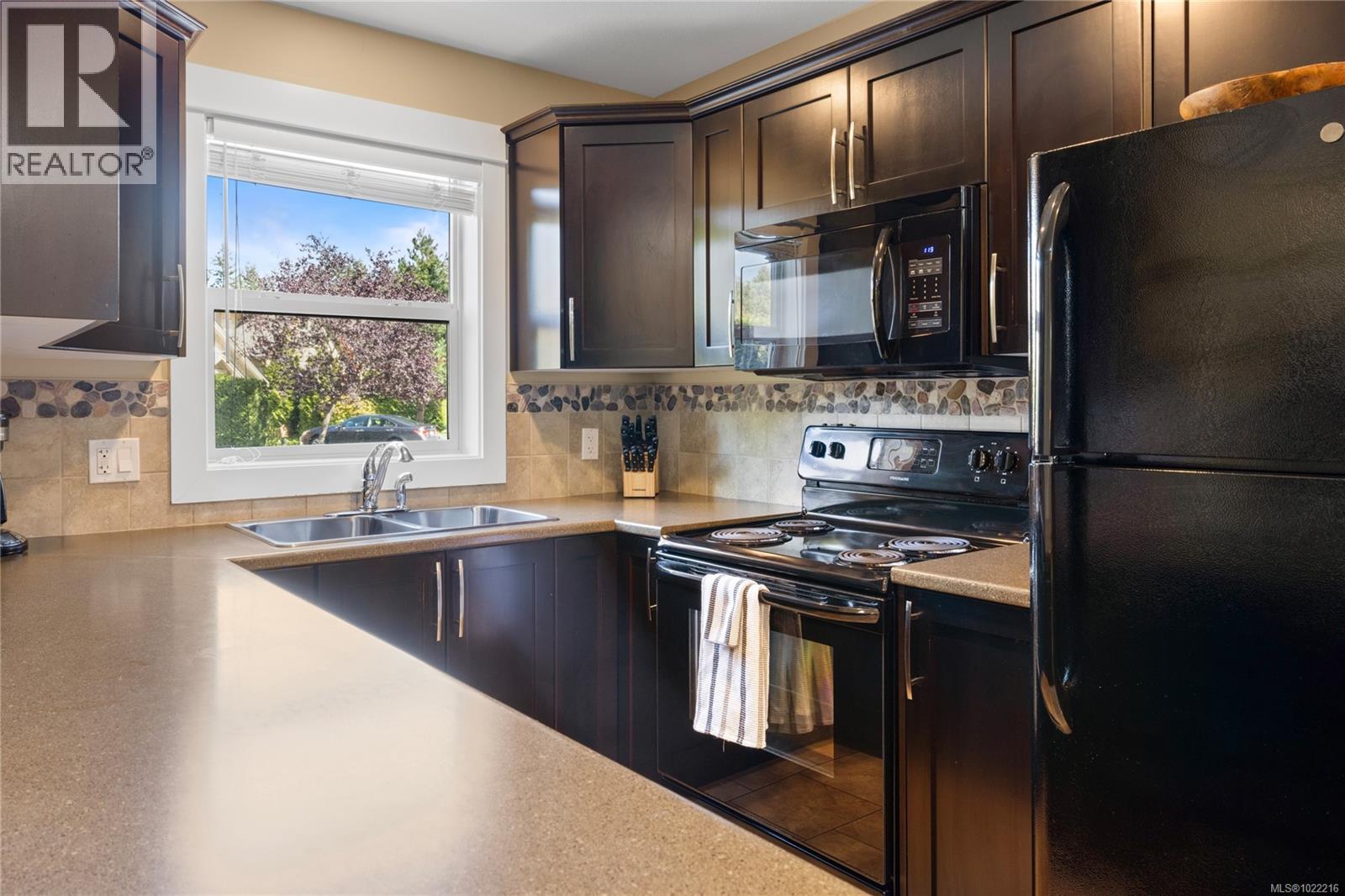 242 1130 Resort Dr, Parksville