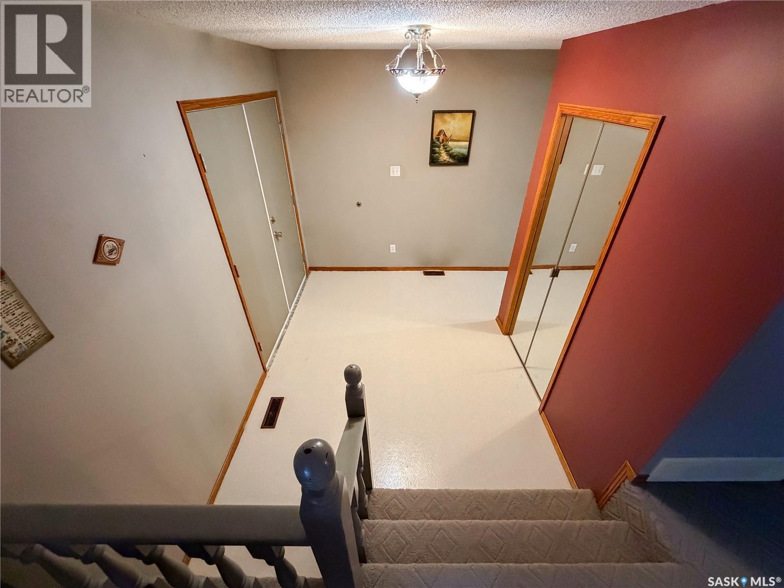 594 5th STREET W - Photo 4 of 50, Shaunavon, Saskatchewan