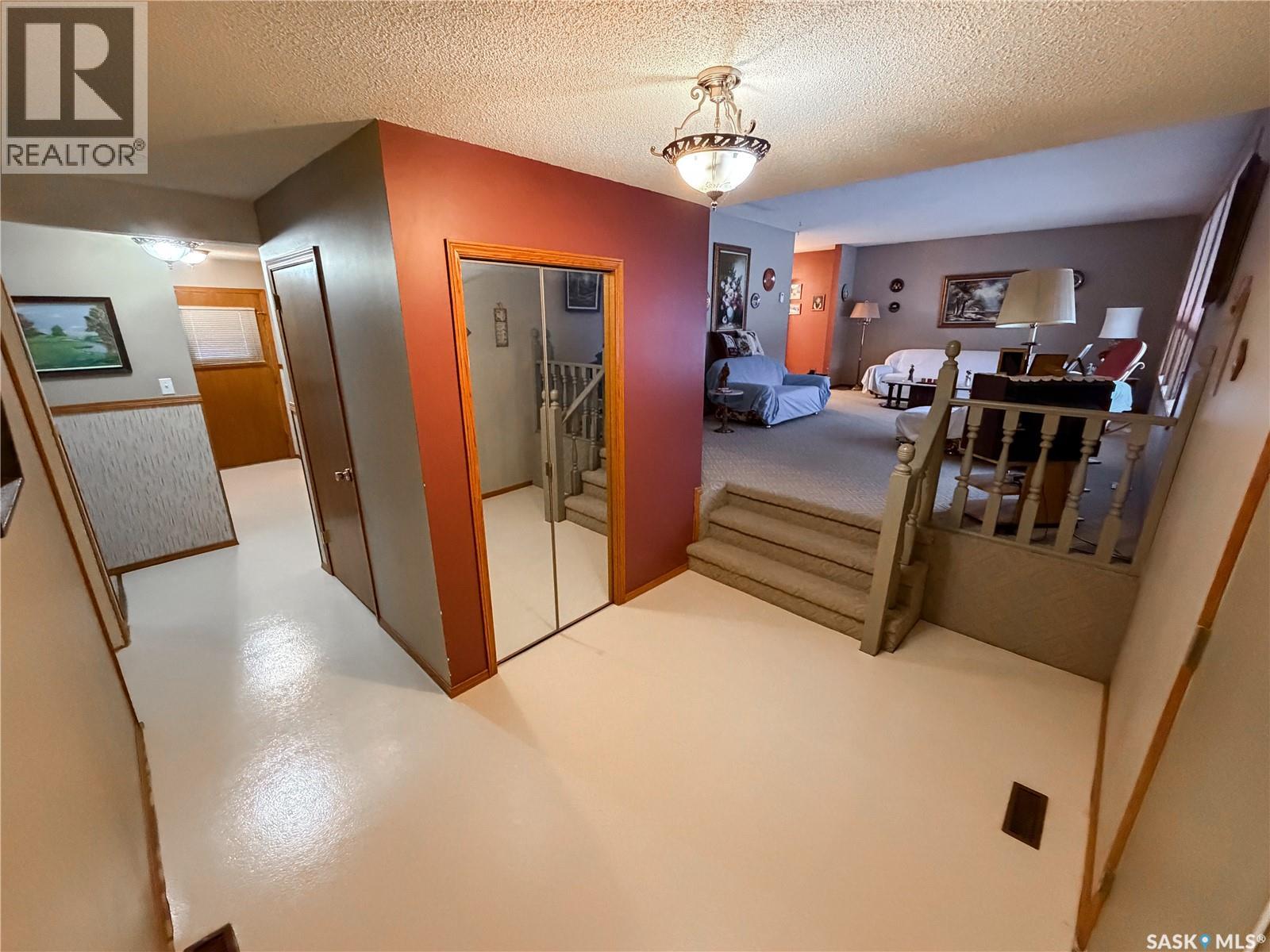 594 5th STREET W - Photo 5 of 50, Shaunavon, Saskatchewan