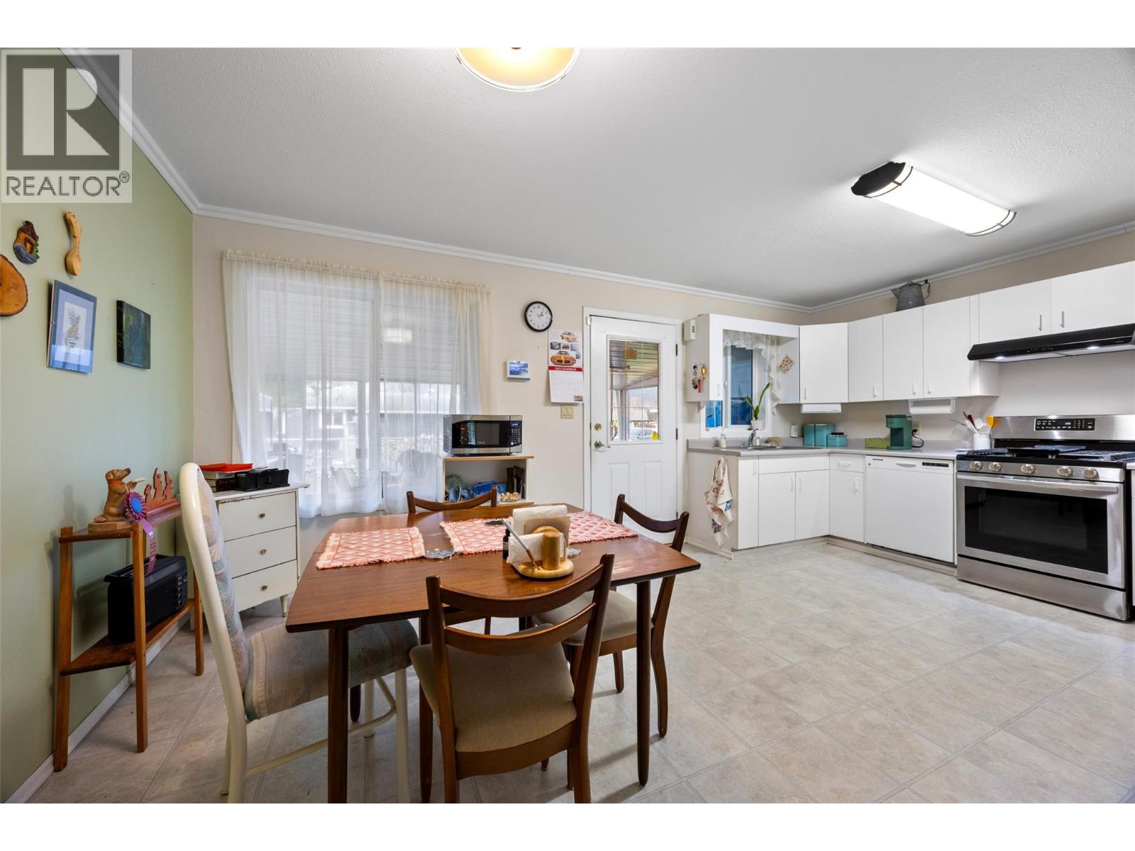 1110 Second Avenue, Chase