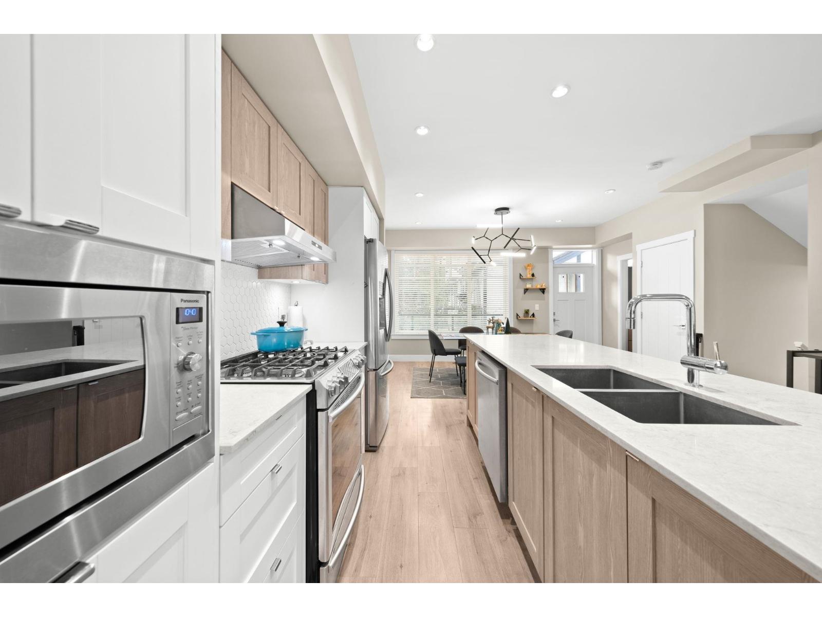 #53-11188 72 Avenue, Delta