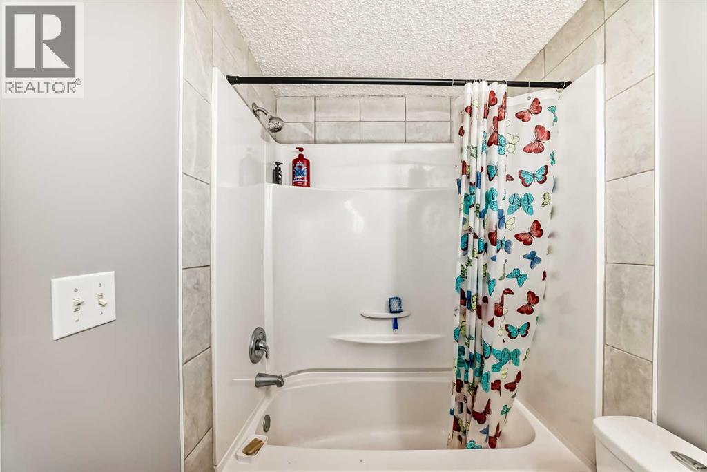 Single Family House for Sale in  Falshire Way NE Falconridge Calgary 