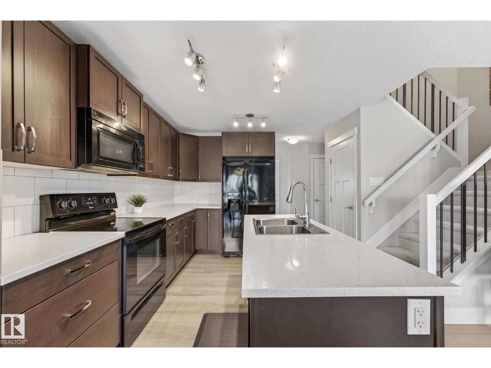 17604 8 AV SW, Edmonton