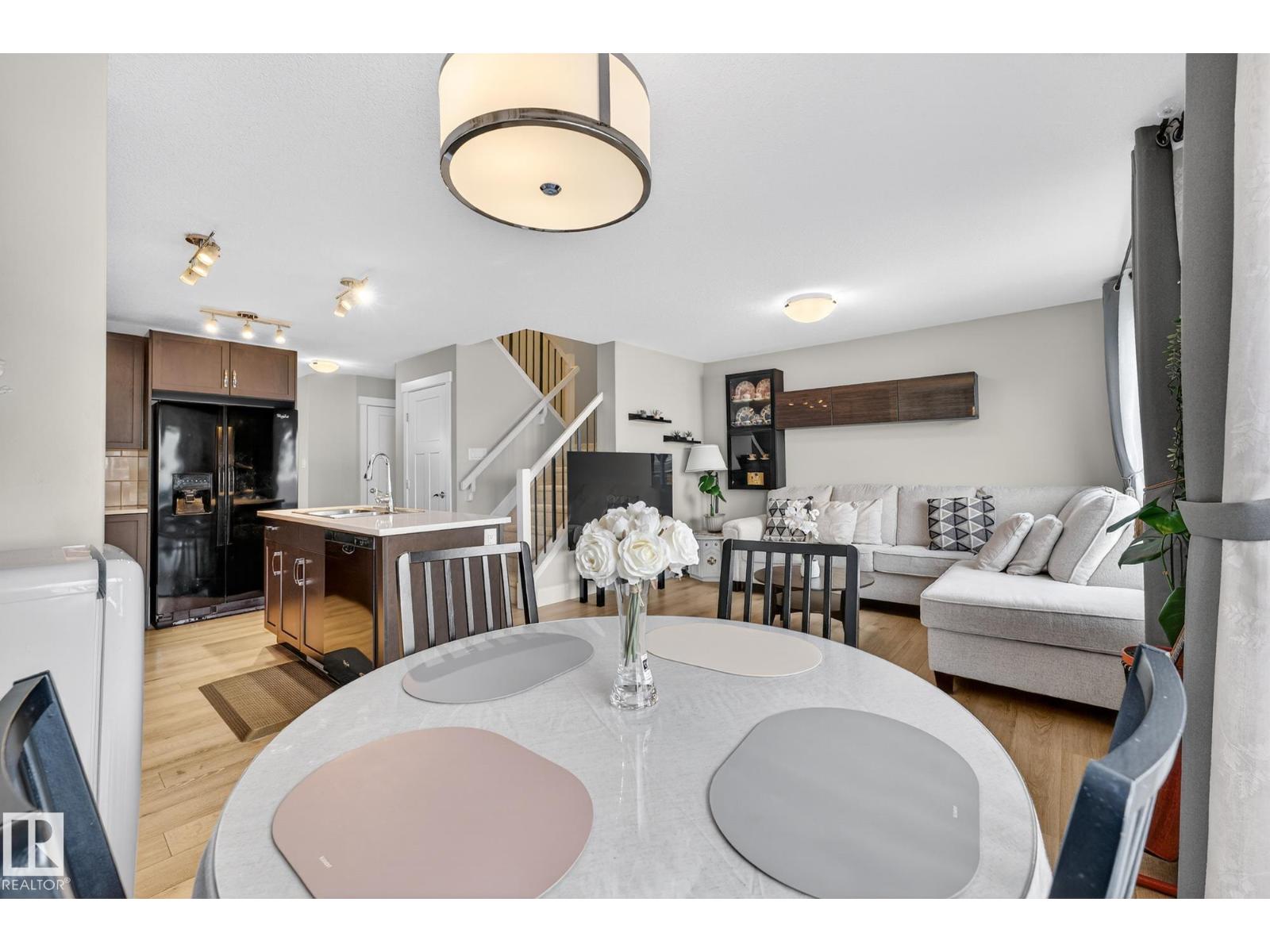 17604 8 AV SW, Edmonton