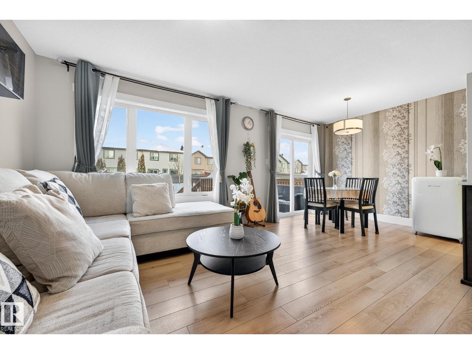 17604 8 AV SW, Edmonton