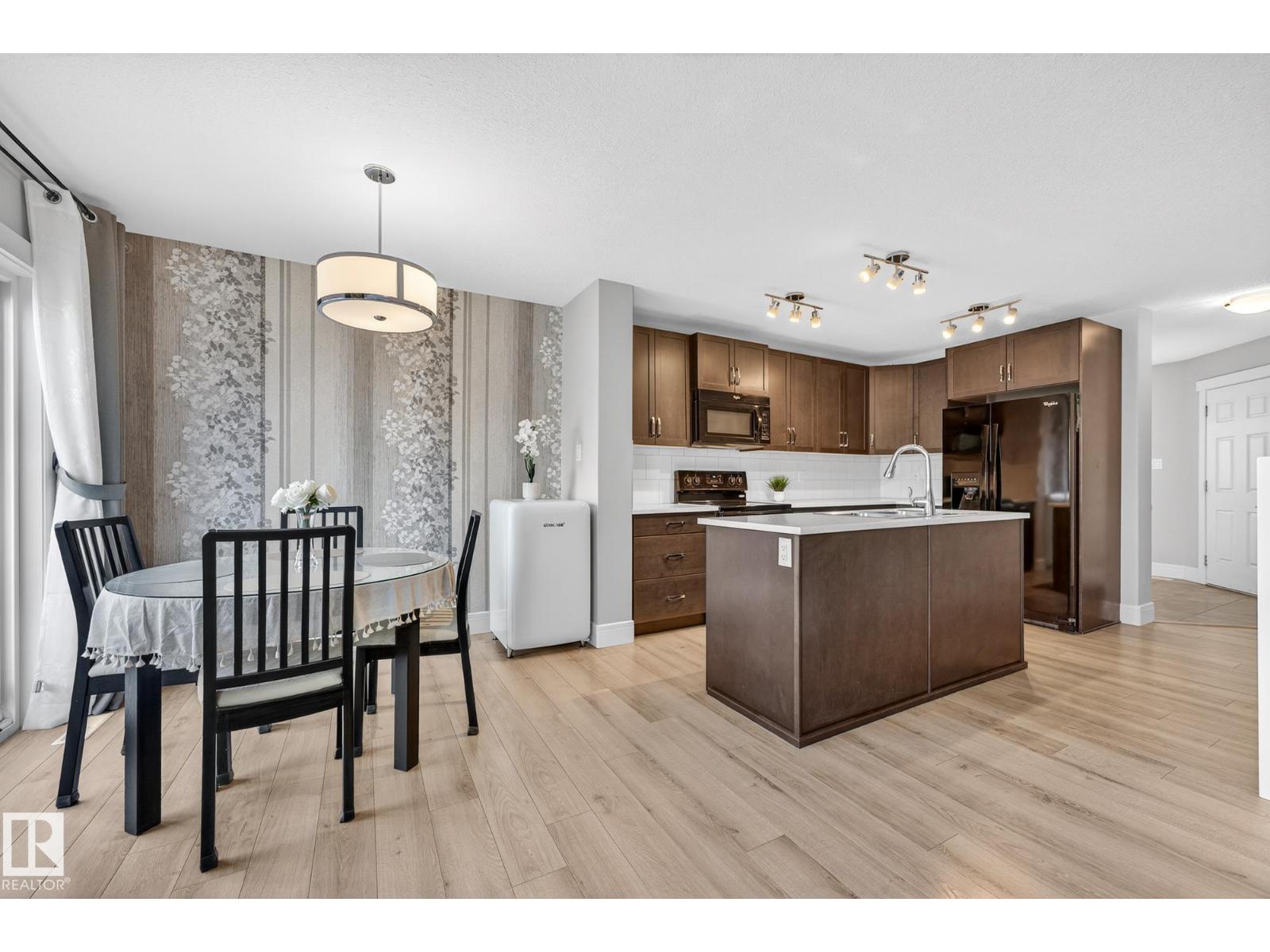 17604 8 AV SW, Edmonton