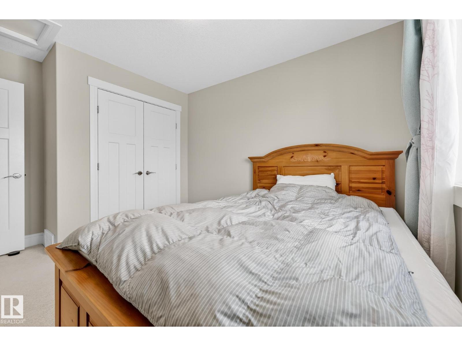 17604 8 AV SW, Edmonton