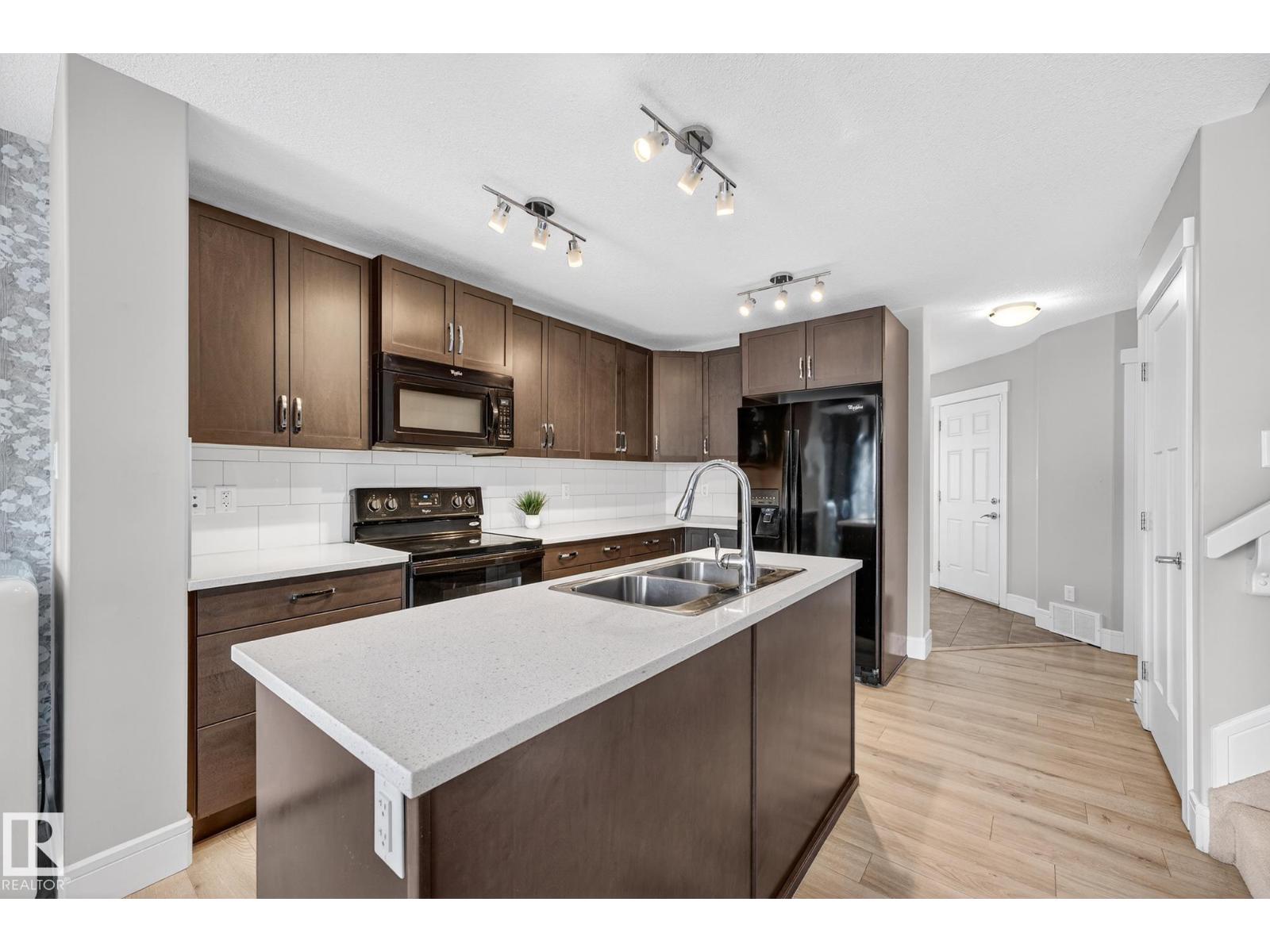 17604 8 AV SW, Edmonton