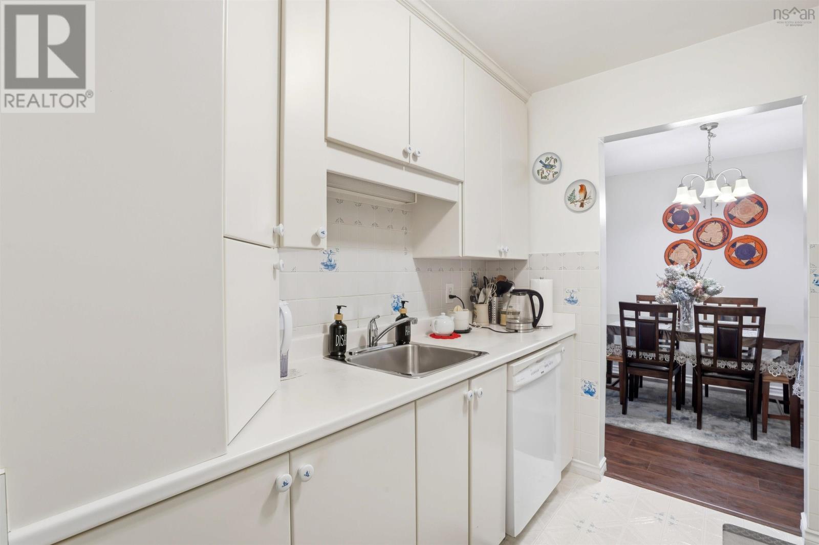 Property 23 of 39 of 204 63 Farnham Gate Road