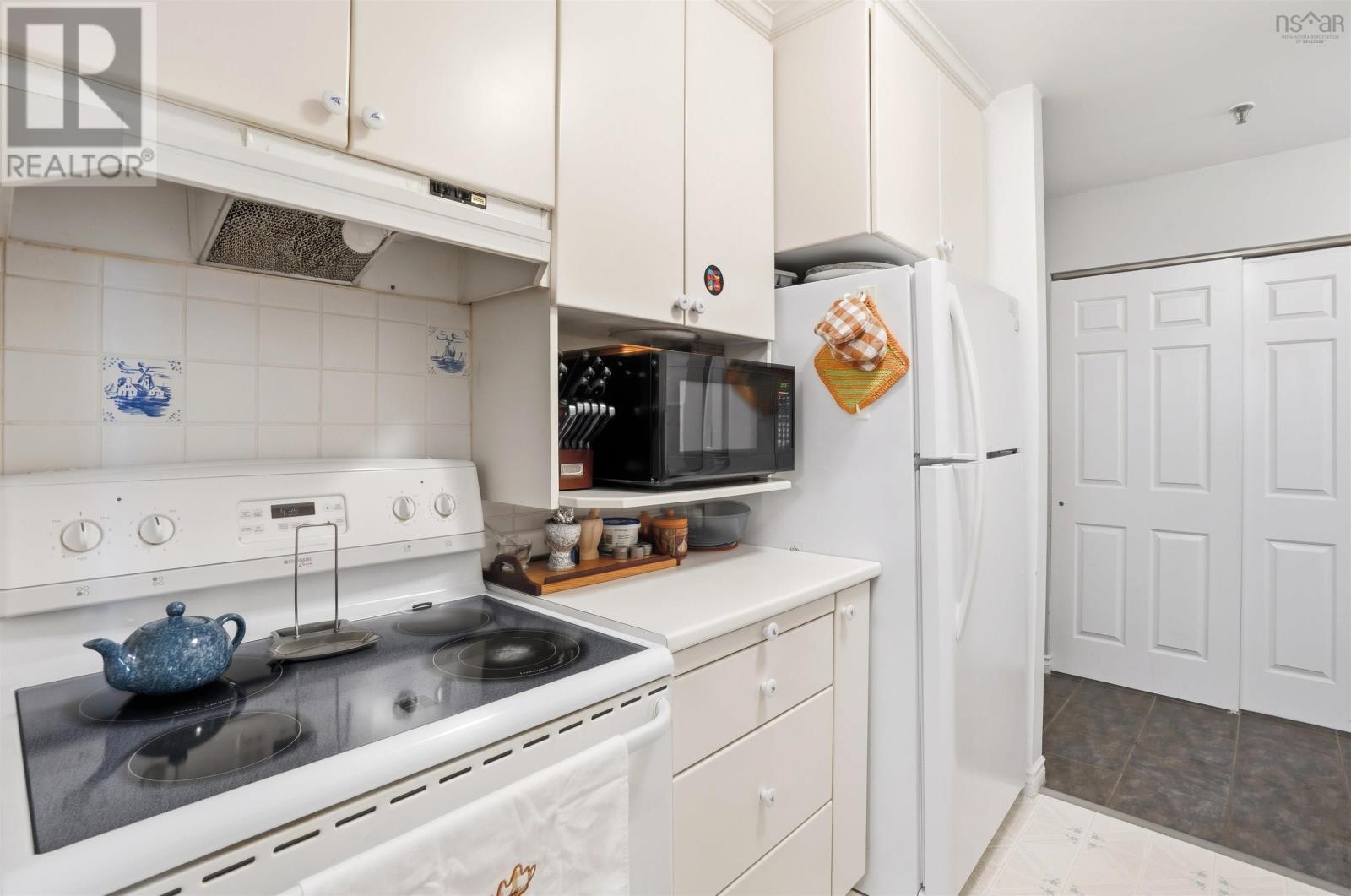 Property 21 of 39 of 204 63 Farnham Gate Road