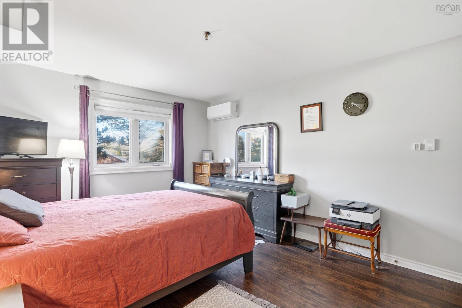 Property 25 of 39 of 204 63 Farnham Gate Road