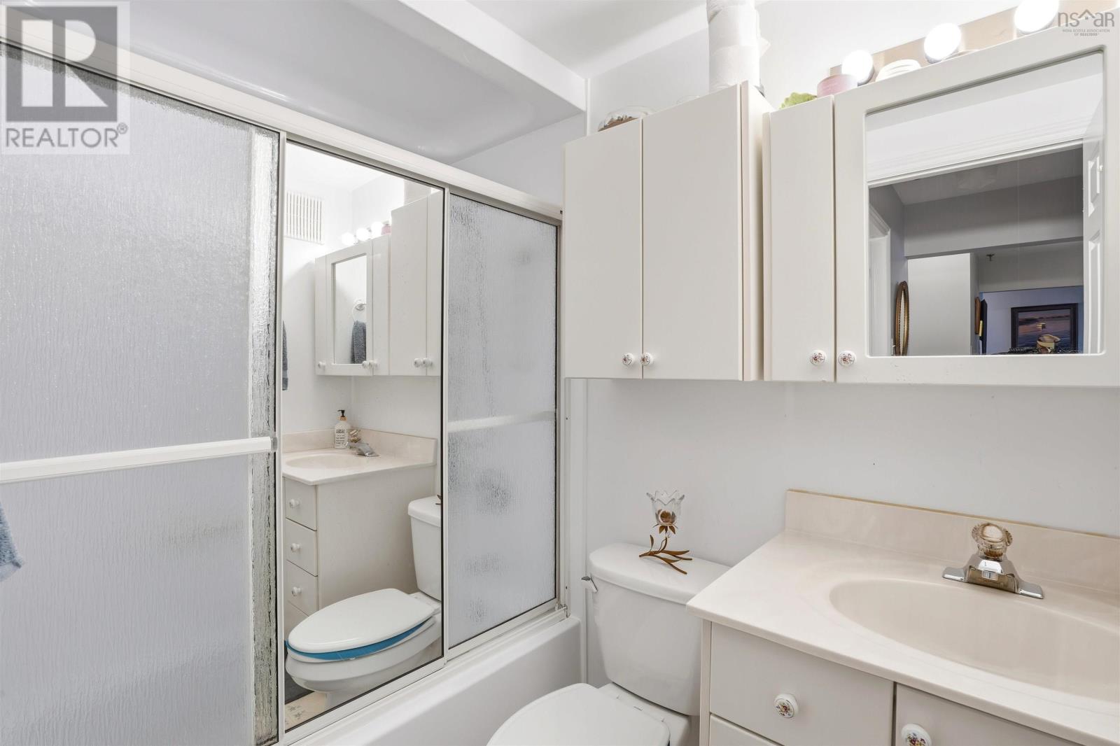 Property 27 of 39 of 204 63 Farnham Gate Road