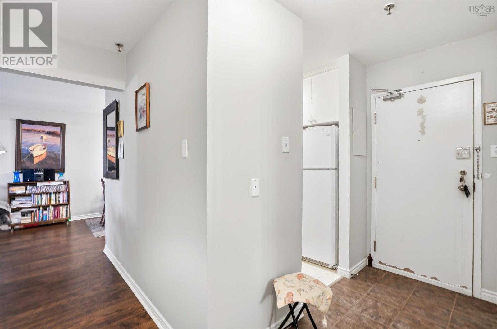 Property 8 of 39 of 204 63 Farnham Gate Road