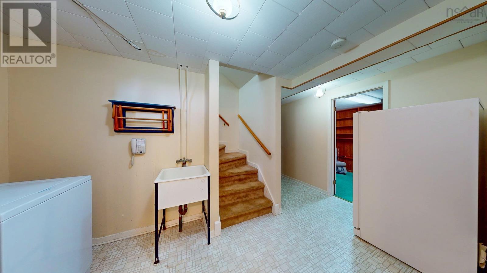 Property 22 of 49 of 32 Fielding Avenue