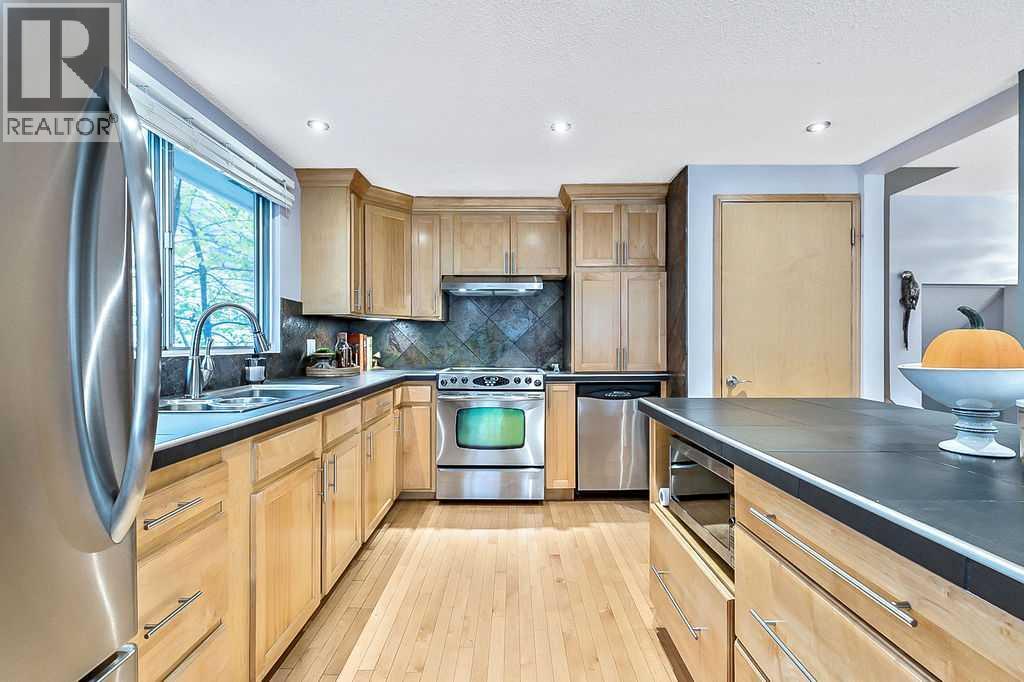 Single Family House 4 Level for Sale in  Dalcroft Crescent NW Dalhousie Calgary 