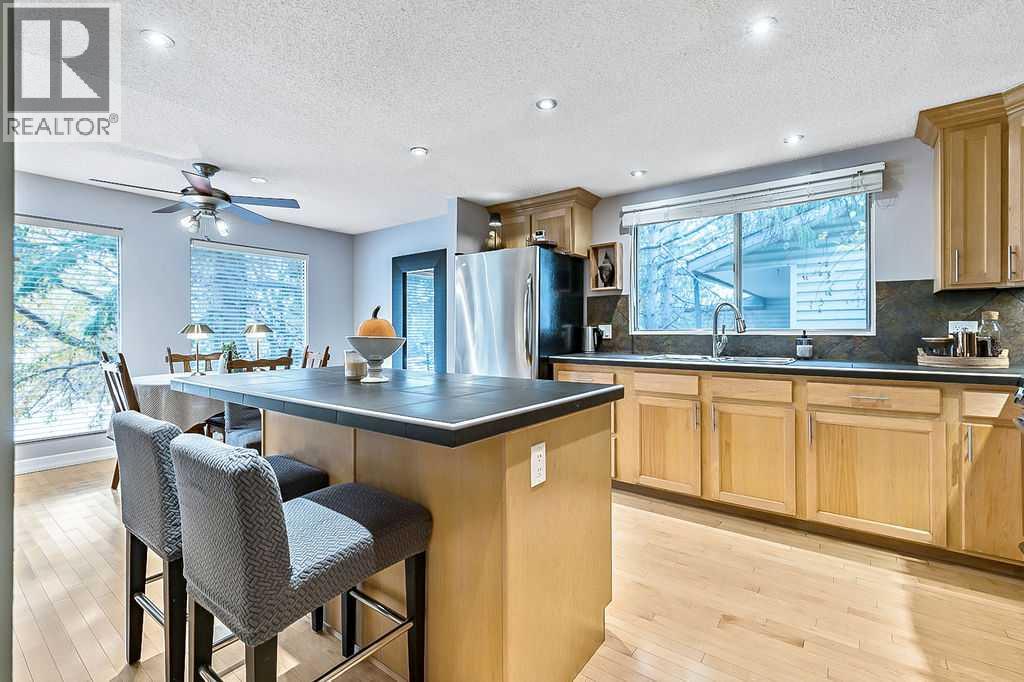 Single Family House 4 Level for Sale in  Dalcroft Crescent NW Dalhousie Calgary 