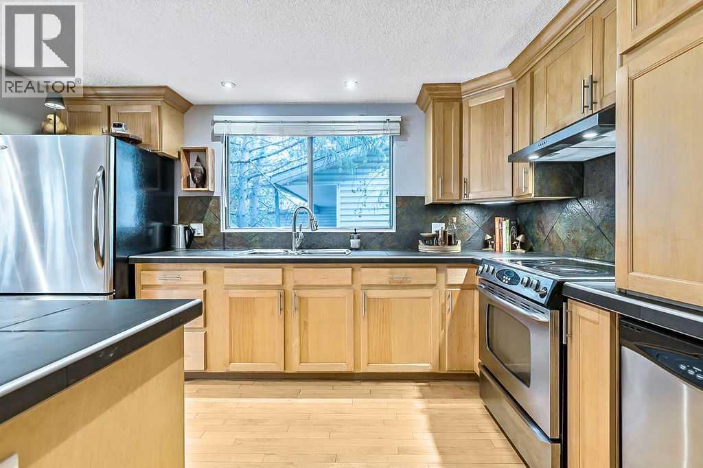 Single Family House 4 Level for Sale in  Dalcroft Crescent NW Dalhousie Calgary 