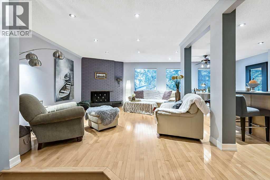 Single Family House 4 Level for Sale in  Dalcroft Crescent NW Dalhousie Calgary 