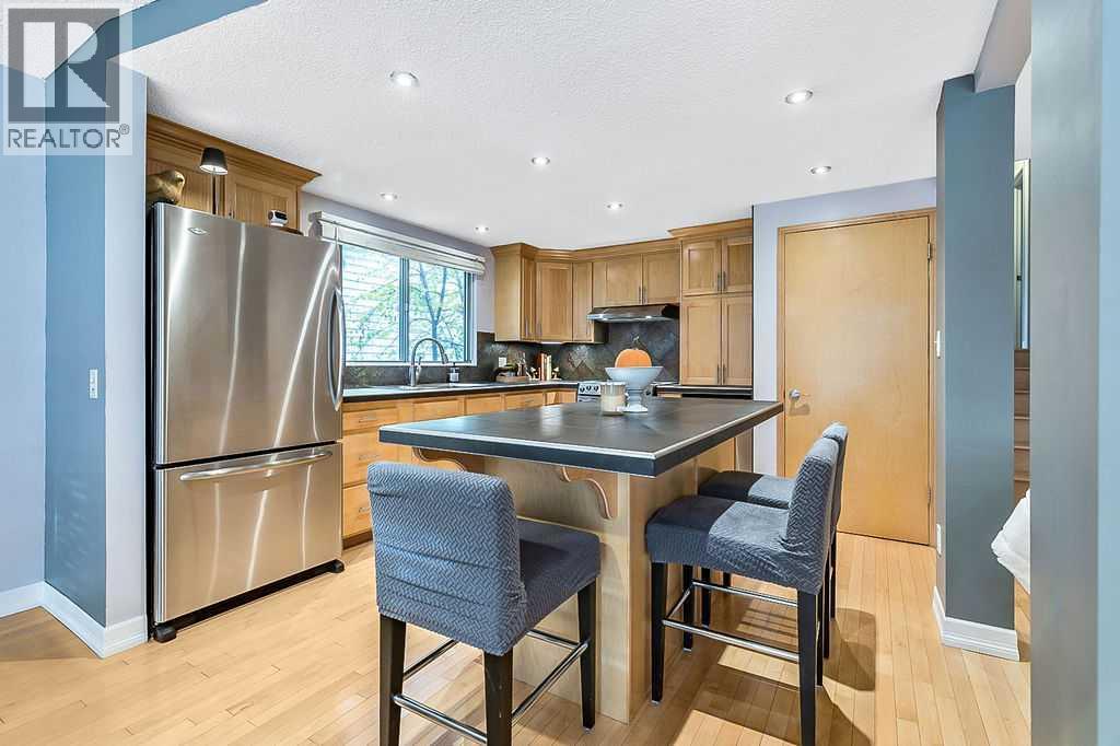 Single Family House 4 Level for Sale in  Dalcroft Crescent NW Dalhousie Calgary 