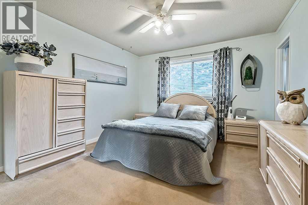 Single Family House 4 Level for Sale in  Dalcroft Crescent NW Dalhousie Calgary 