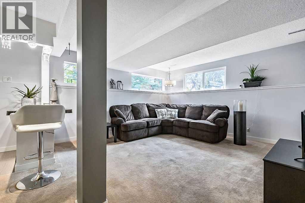 Single Family House 4 Level for Sale in  Dalcroft Crescent NW Dalhousie Calgary 