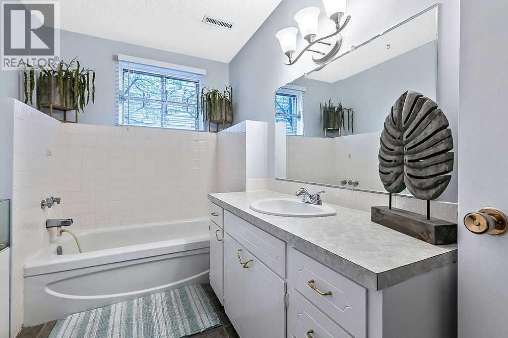 Single Family House 4 Level for Sale in  Dalcroft Crescent NW Dalhousie Calgary 