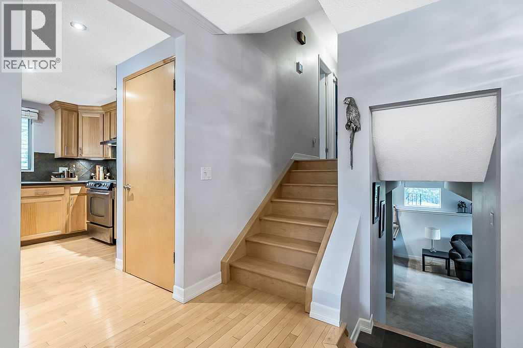 Single Family House 4 Level for Sale in  Dalcroft Crescent NW Dalhousie Calgary 