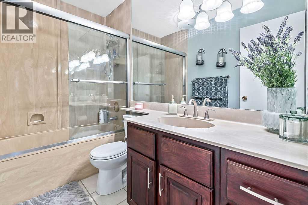 Single Family House 4 Level for Sale in  Dalcroft Crescent NW Dalhousie Calgary 