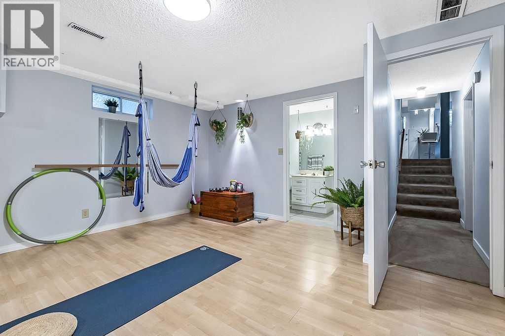 Single Family House 4 Level for Sale in  Dalcroft Crescent NW Dalhousie Calgary 