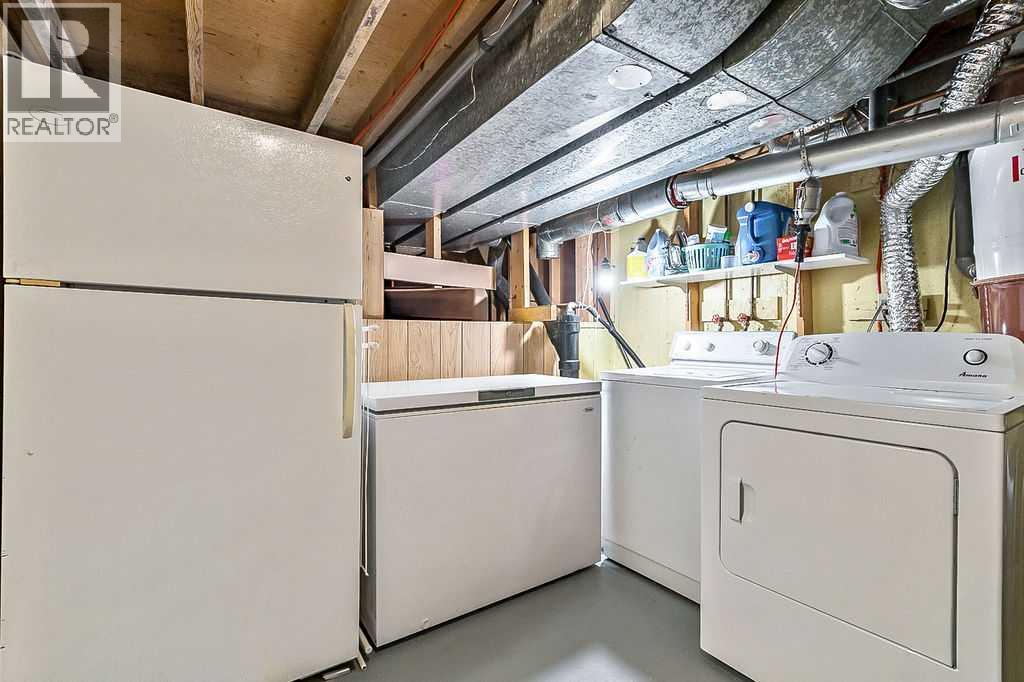 Single Family House 4 Level for Sale in  Dalcroft Crescent NW Dalhousie Calgary 