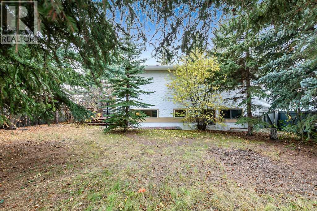 Single Family House 4 Level for Sale in  Dalcroft Crescent NW Dalhousie Calgary 