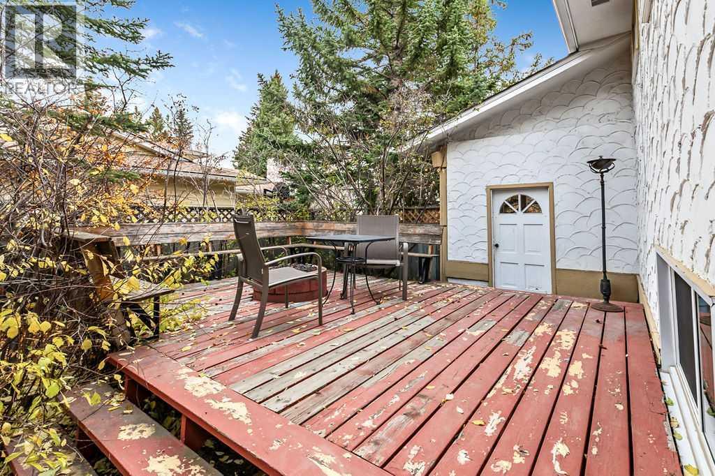 Single Family House 4 Level for Sale in  Dalcroft Crescent NW Dalhousie Calgary 