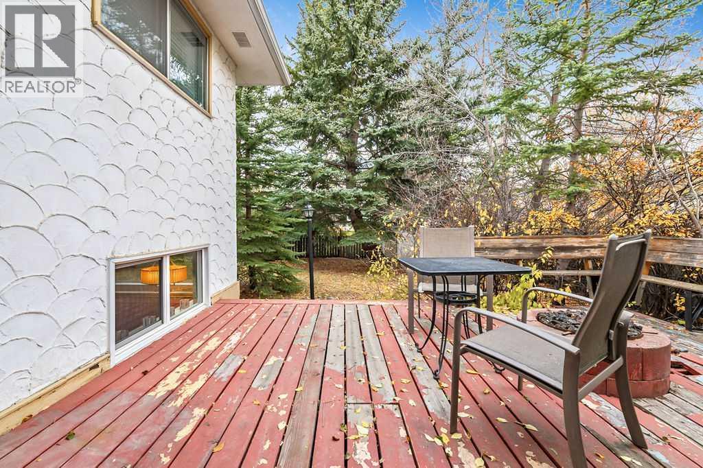 Single Family House 4 Level for Sale in  Dalcroft Crescent NW Dalhousie Calgary 