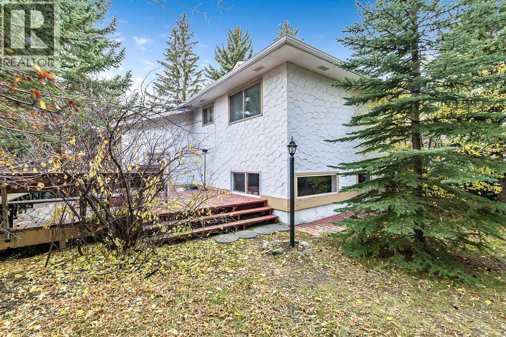 Single Family House 4 Level for Sale in  Dalcroft Crescent NW Dalhousie Calgary 