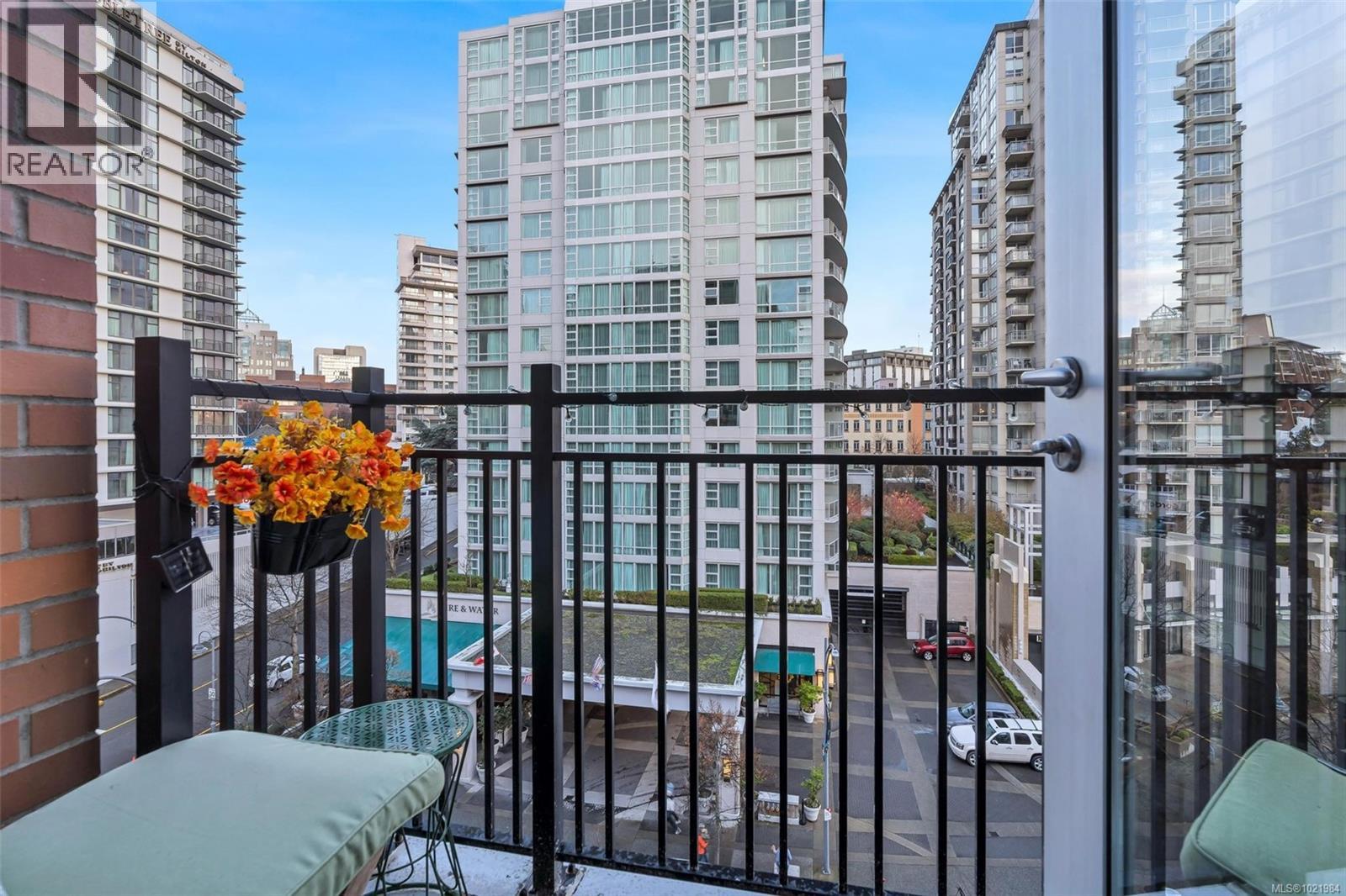 N607 737 Humboldt Street, Victoria