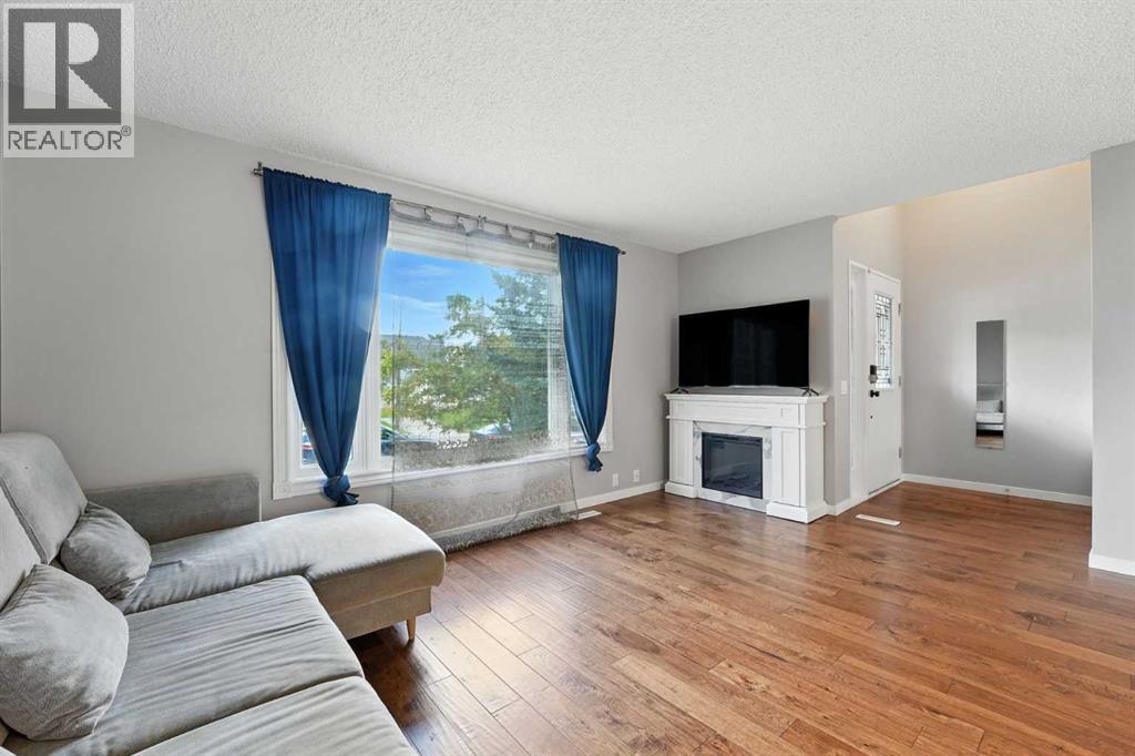 Single Family House for Sale in  Silverstone Road NW Silver Springs Calgary 