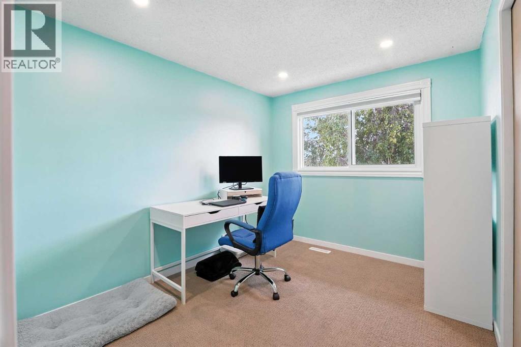 Single Family House for Sale in  Silverstone Road NW Silver Springs Calgary 