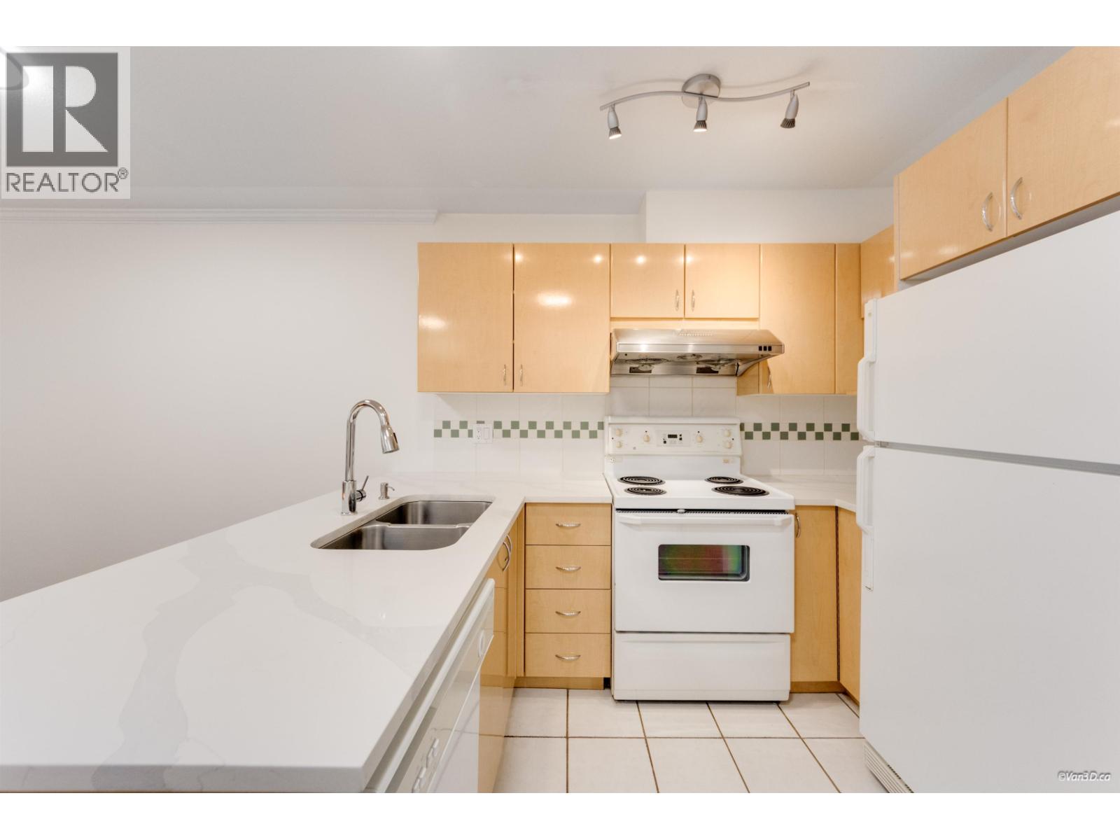 210 4989 DUCHESS STREET - Photo 2 of 18, Vancouver, British Columbia