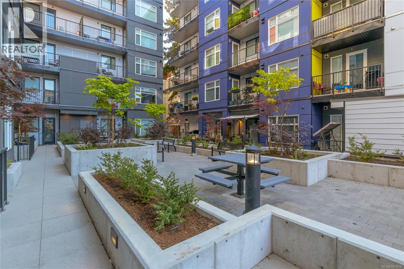 304 868 Orono Avenue, Langford